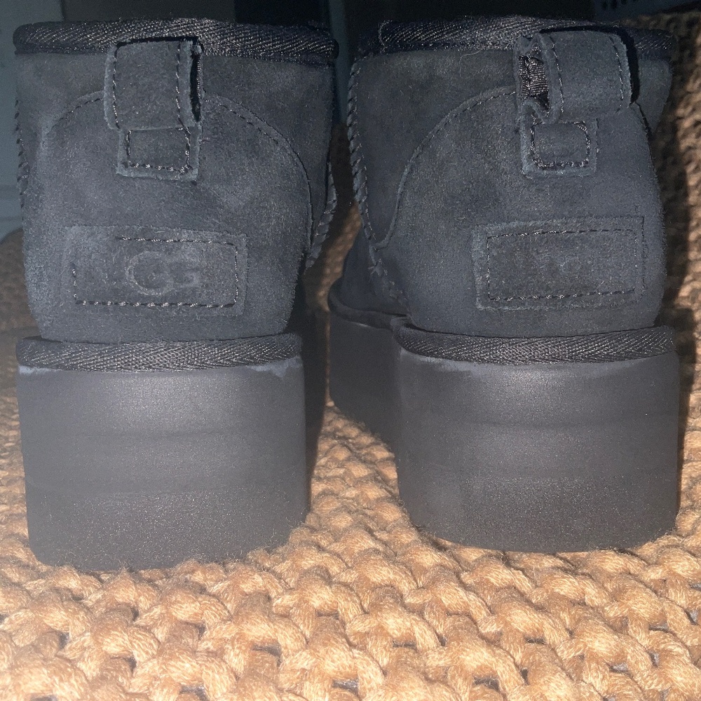 UGG - Picture 4 of 10